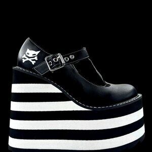 NWB Y R U Moxie Platform Boots striped Black/White US 9